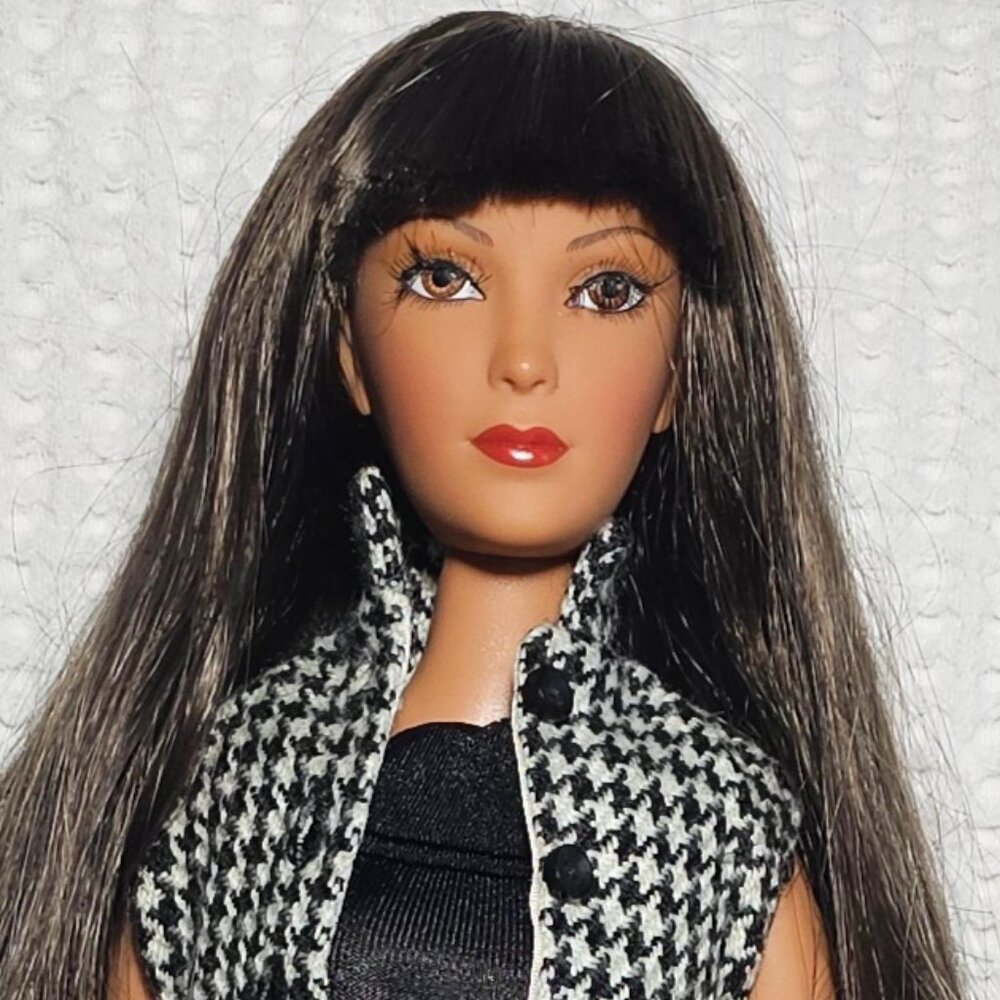 Madame Alexander - Mod Sofia Cruz Doll